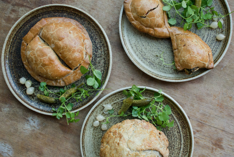 File:Pies.png